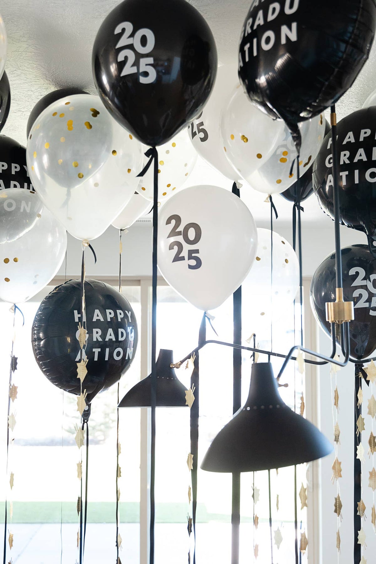 GRADUATION HAT GARLAND