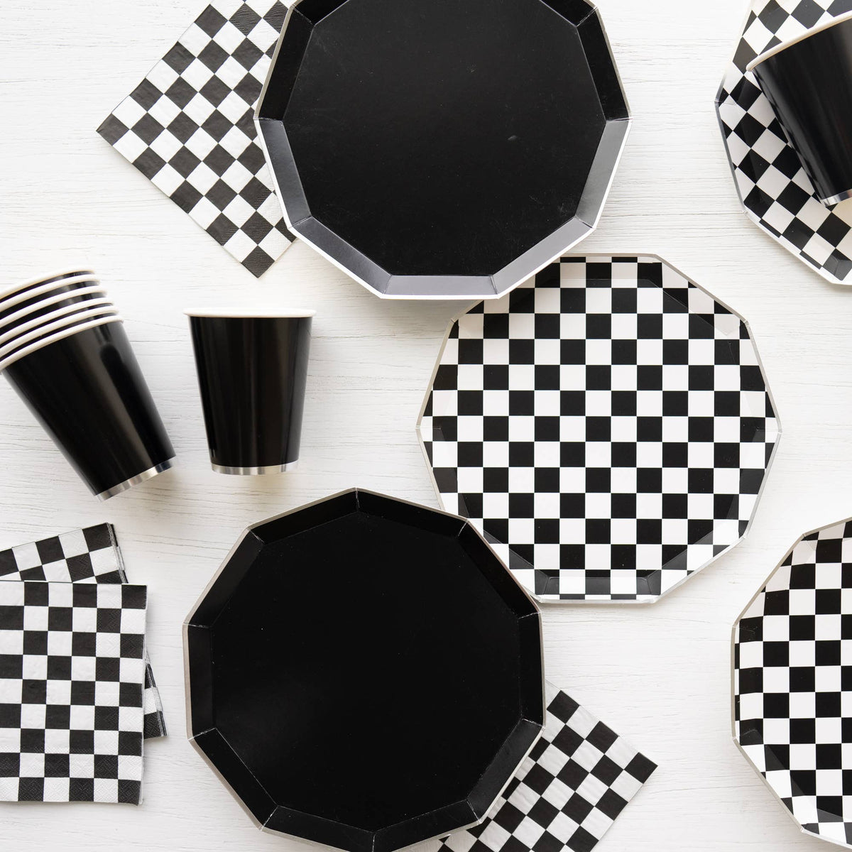 BLACK AND WHITE SIGNATURE CHECKER DINNER PLATES