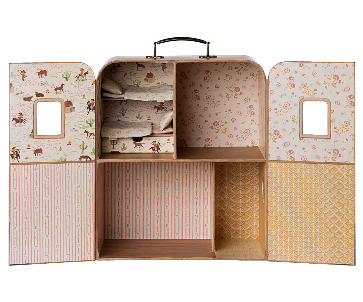 SuitCasa Mouse House
