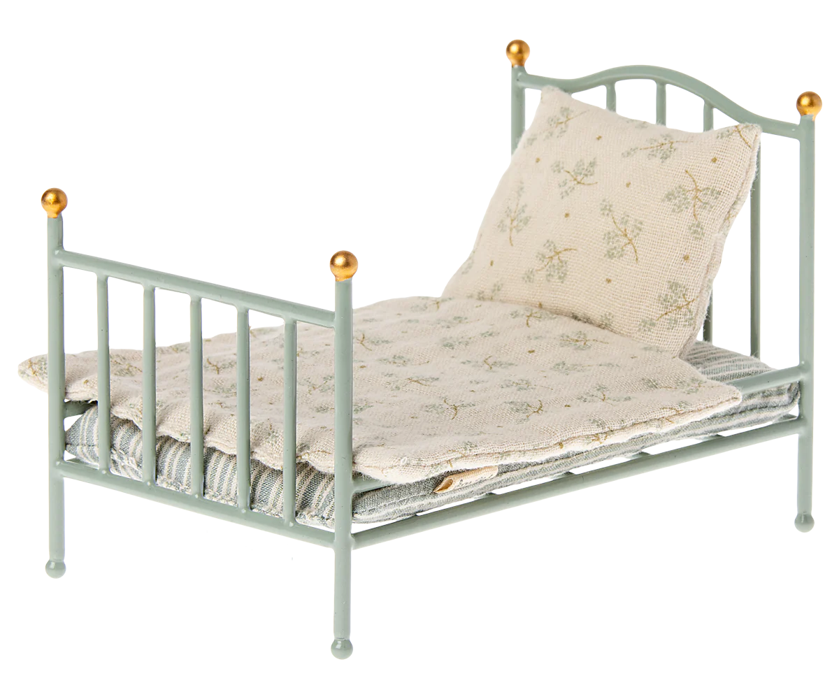 Vintage Bed, Mouse- Mint
