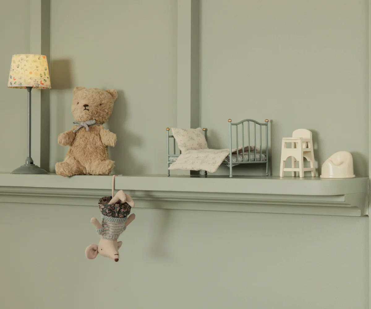 Vintage Bed, Mouse- Mint