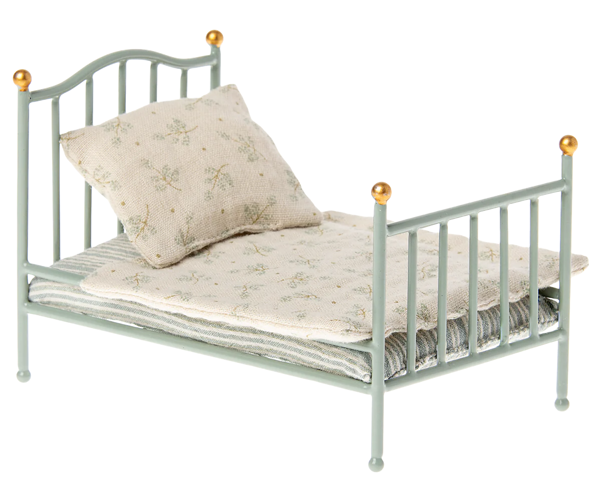 Vintage Bed, Mouse- Mint