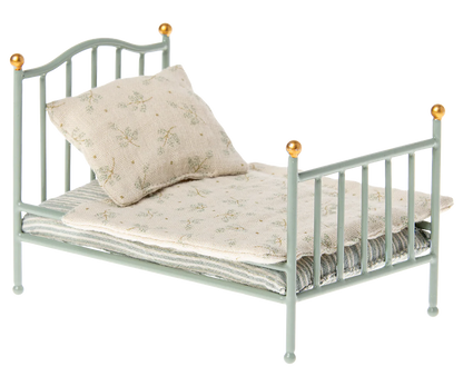 Vintage Bed, Mouse- Mint